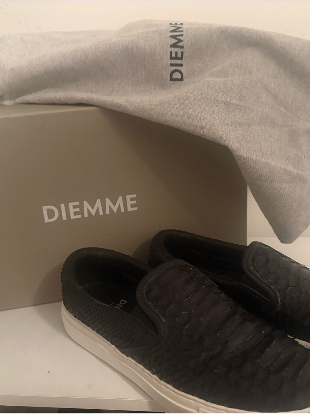 Unisex. Men's Black Slip-On Sneakers